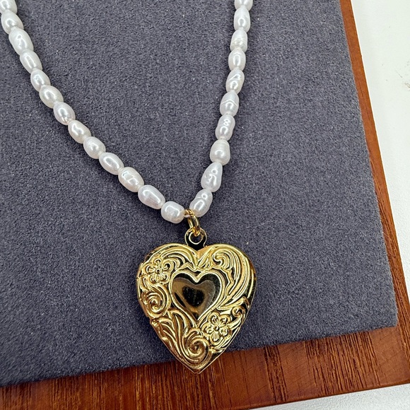 Vanessa Mooney Madison Pearl Heart Locket Necklace Gold Freshwater - Picture 6 of 9